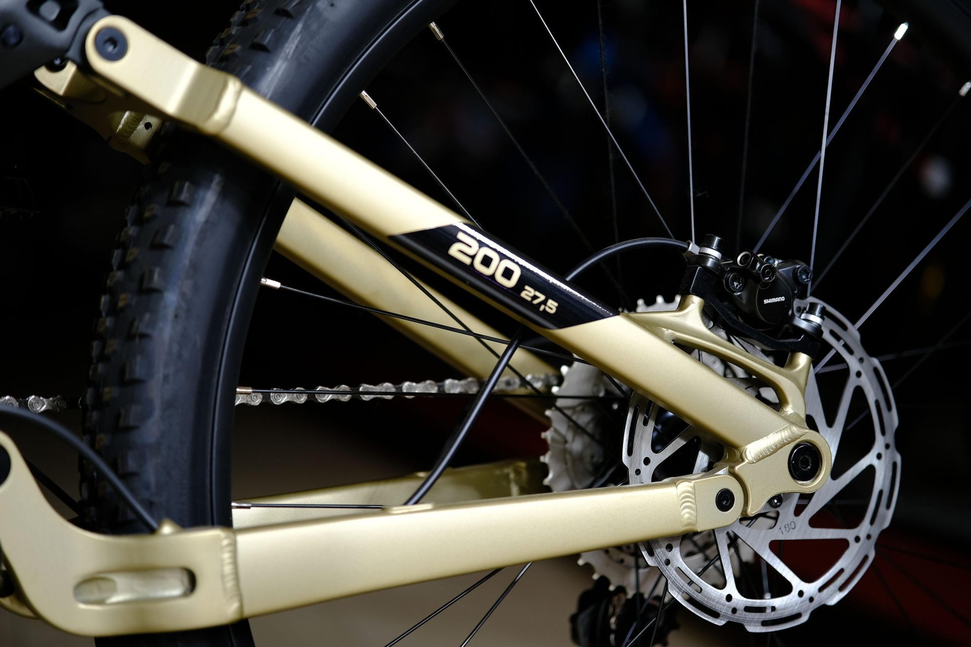 Тормоз гидравлический Shimano MT200 ротор передний 180мм, задний 180 мм HOKE FS 200- 27,5 матовый золотистый 18